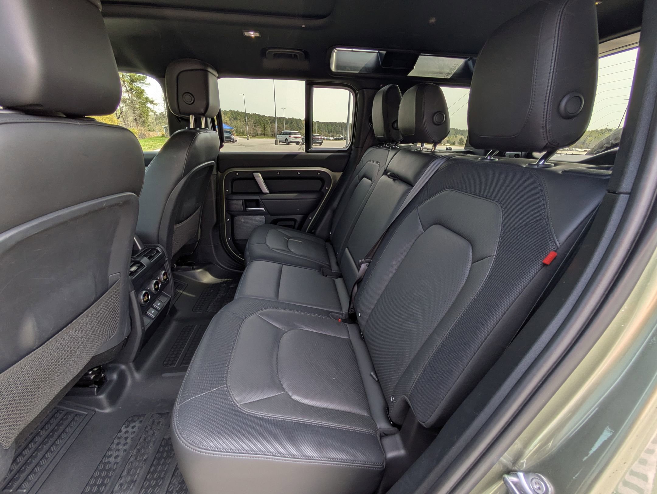 Certified 2024 Land Rover Defender 110 X-Dynamic SE image 27