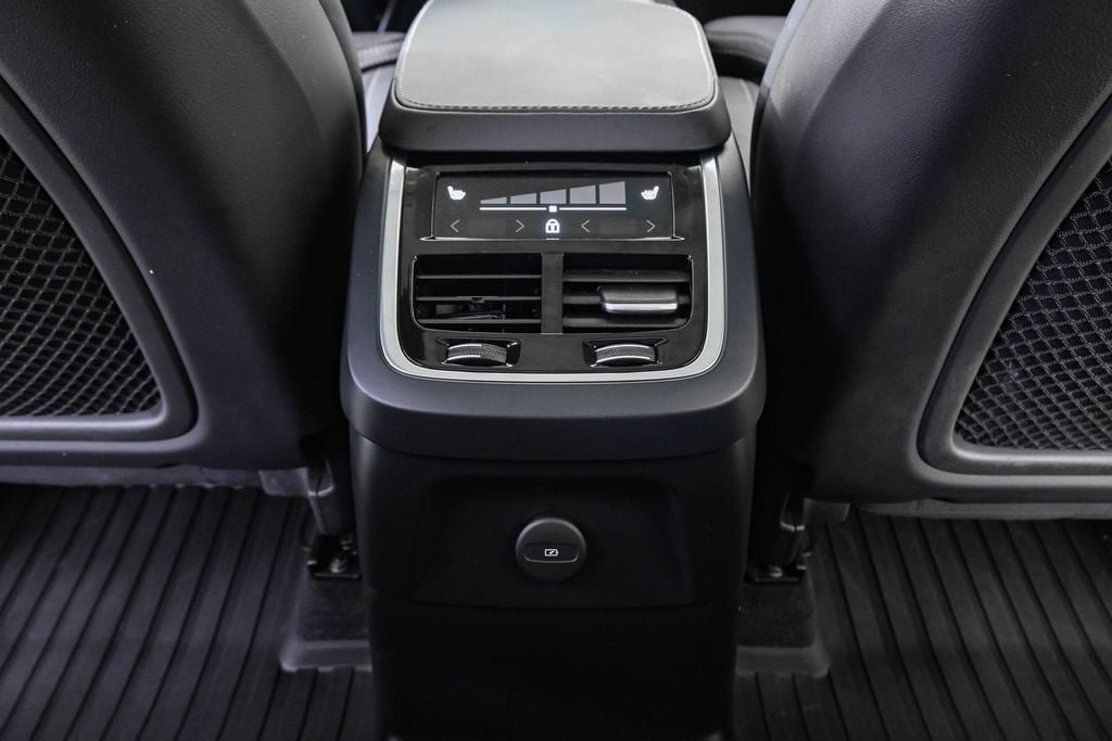 Certified 2024 Volvo XC90 T8 Ultimate w/ Lounge Package AWD/4WD image 22