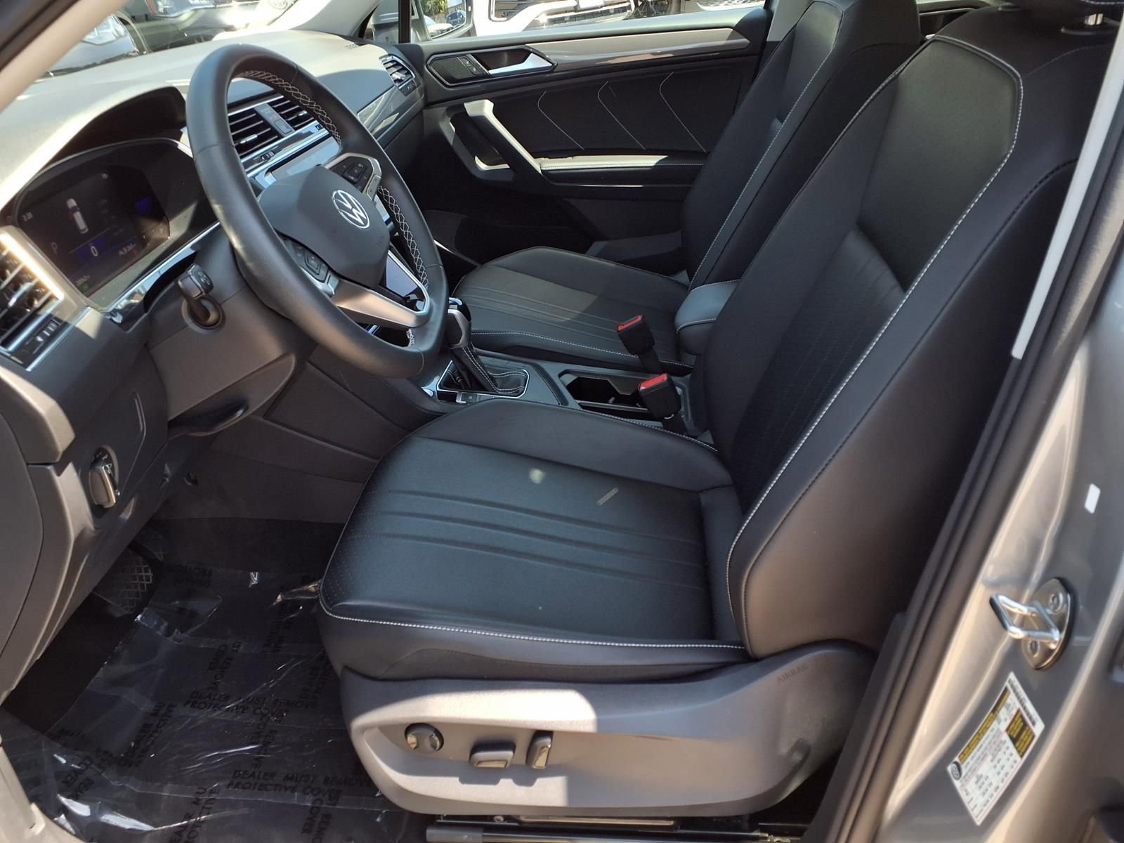 Certified 2023 Volkswagen Tiguan SE w/ Panoramic Sunroof Package FWD image 16