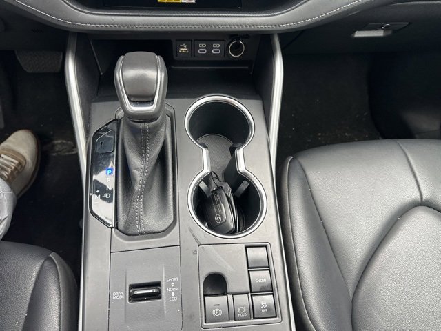 Used 2023 Toyota Highlander L image 13