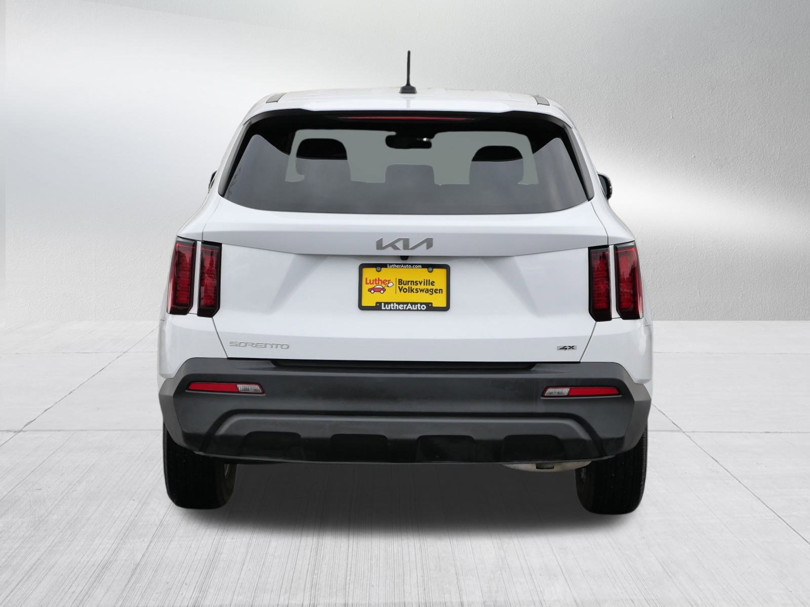 Used 2023 Kia Sorento LX image 6