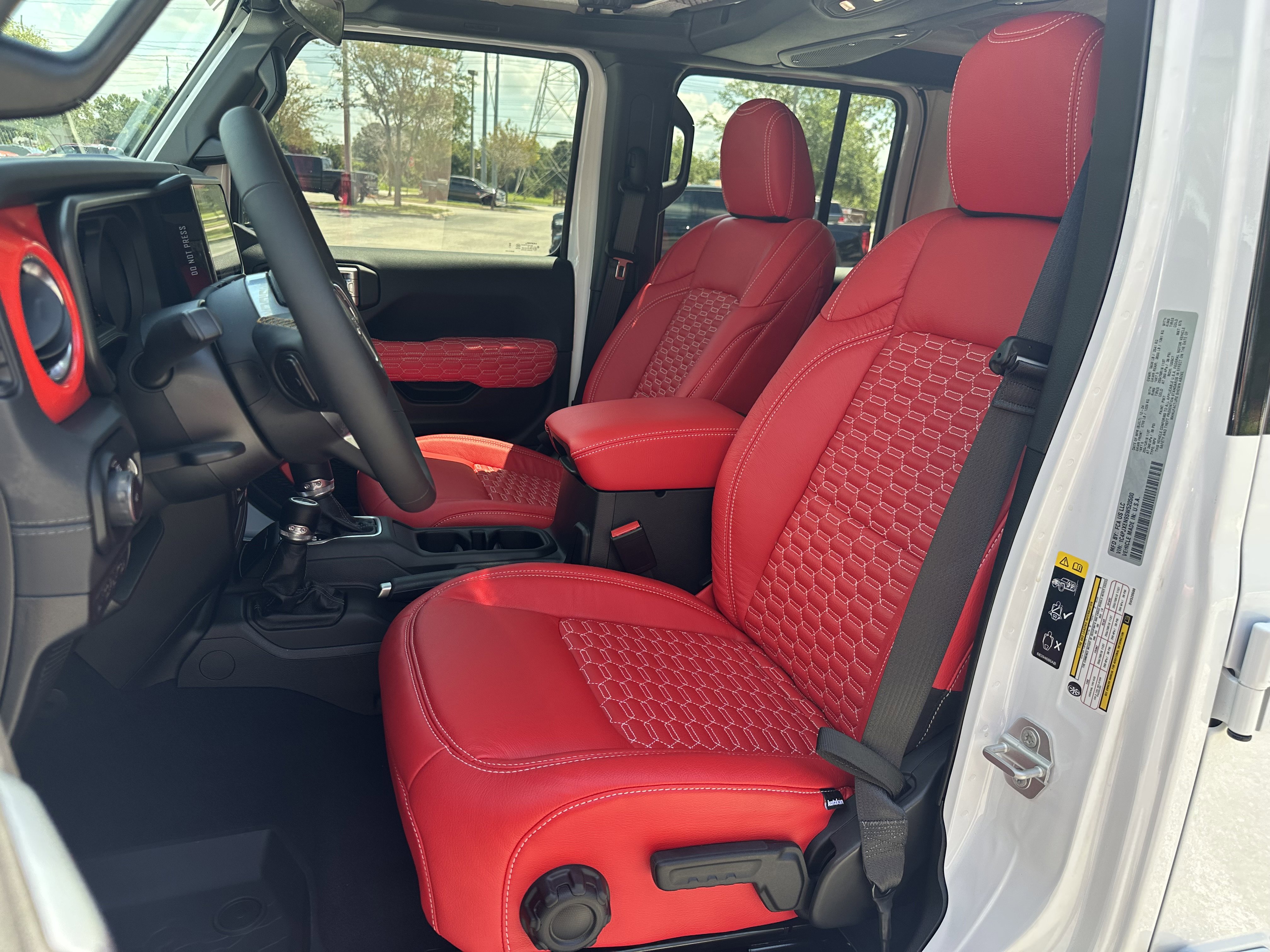 Used 2025 Jeep Wrangler Unlimited Sahara image 26