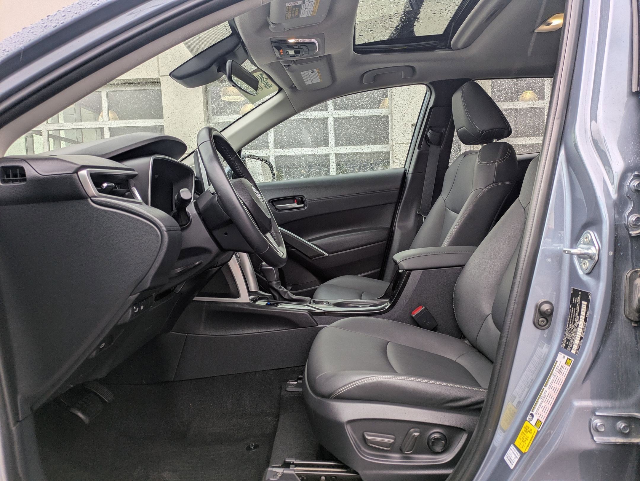 Used 2022 Toyota Corolla Cross XLE w/ Convenience Package AWD/4WD image 18