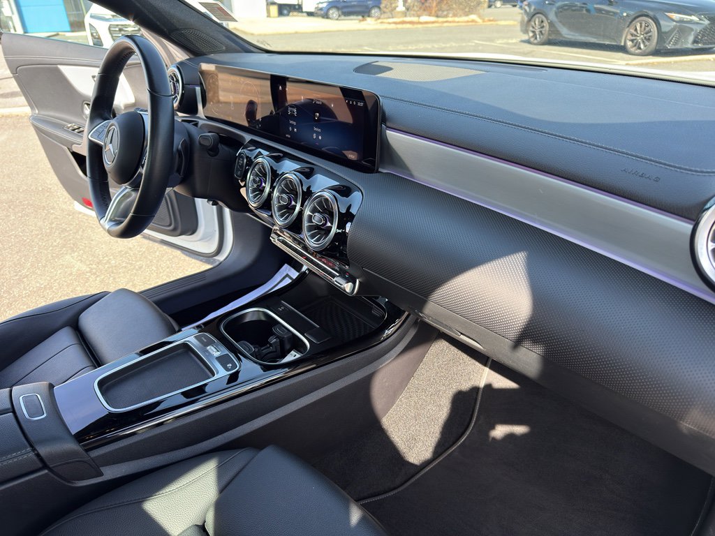 Used 2025 Mercedes-Benz CLA 250 4MATIC image 32