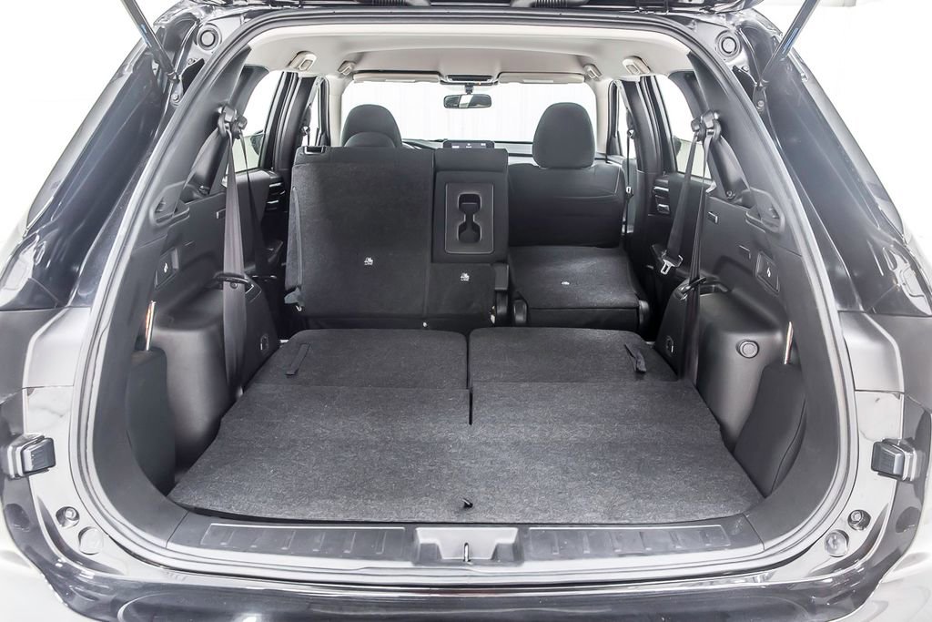 Used 2024 Mitsubishi Outlander ES image 38