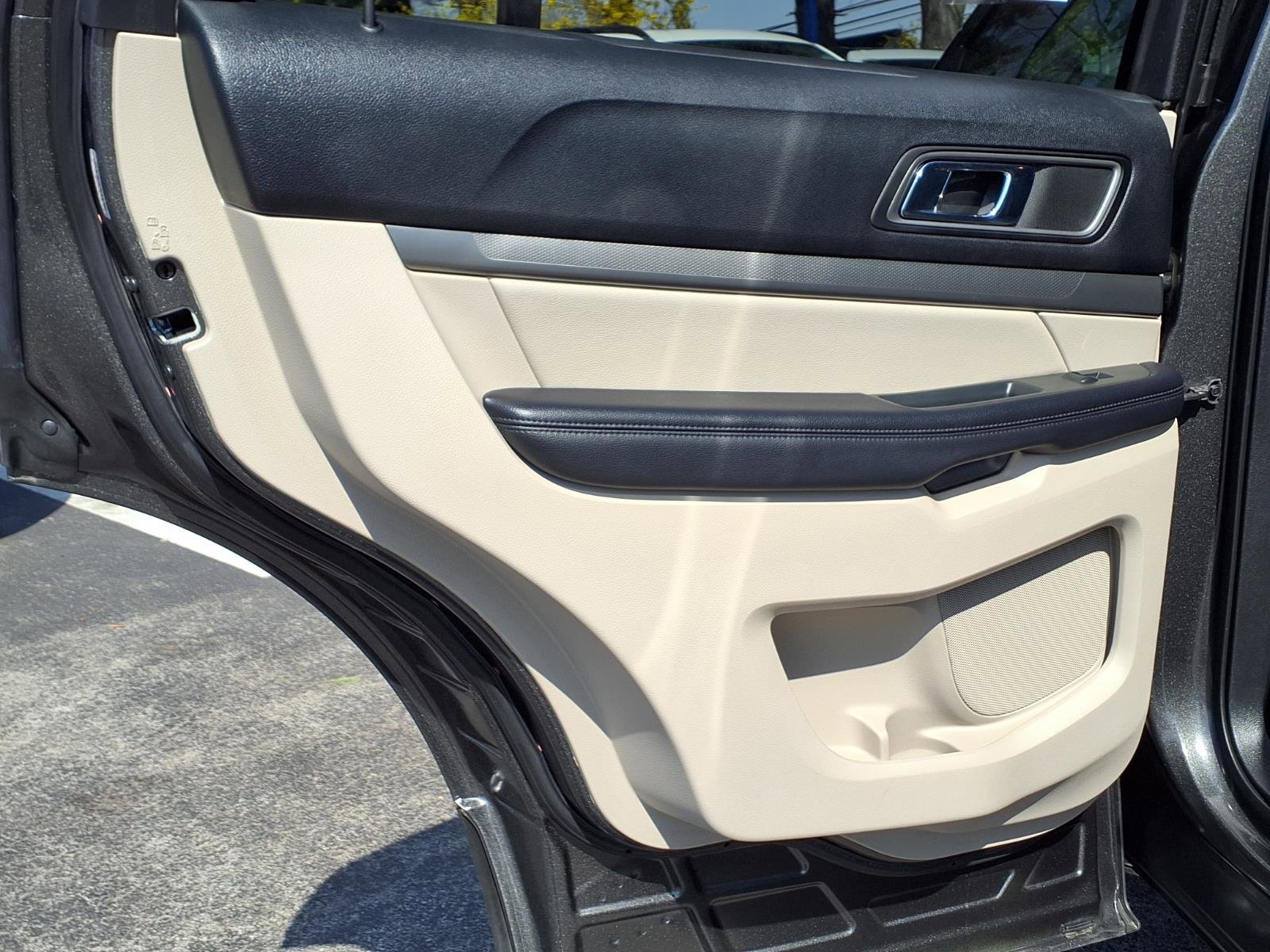 Certified 2019 Ford Explorer XLT w/ Equipment Group 202A image 21