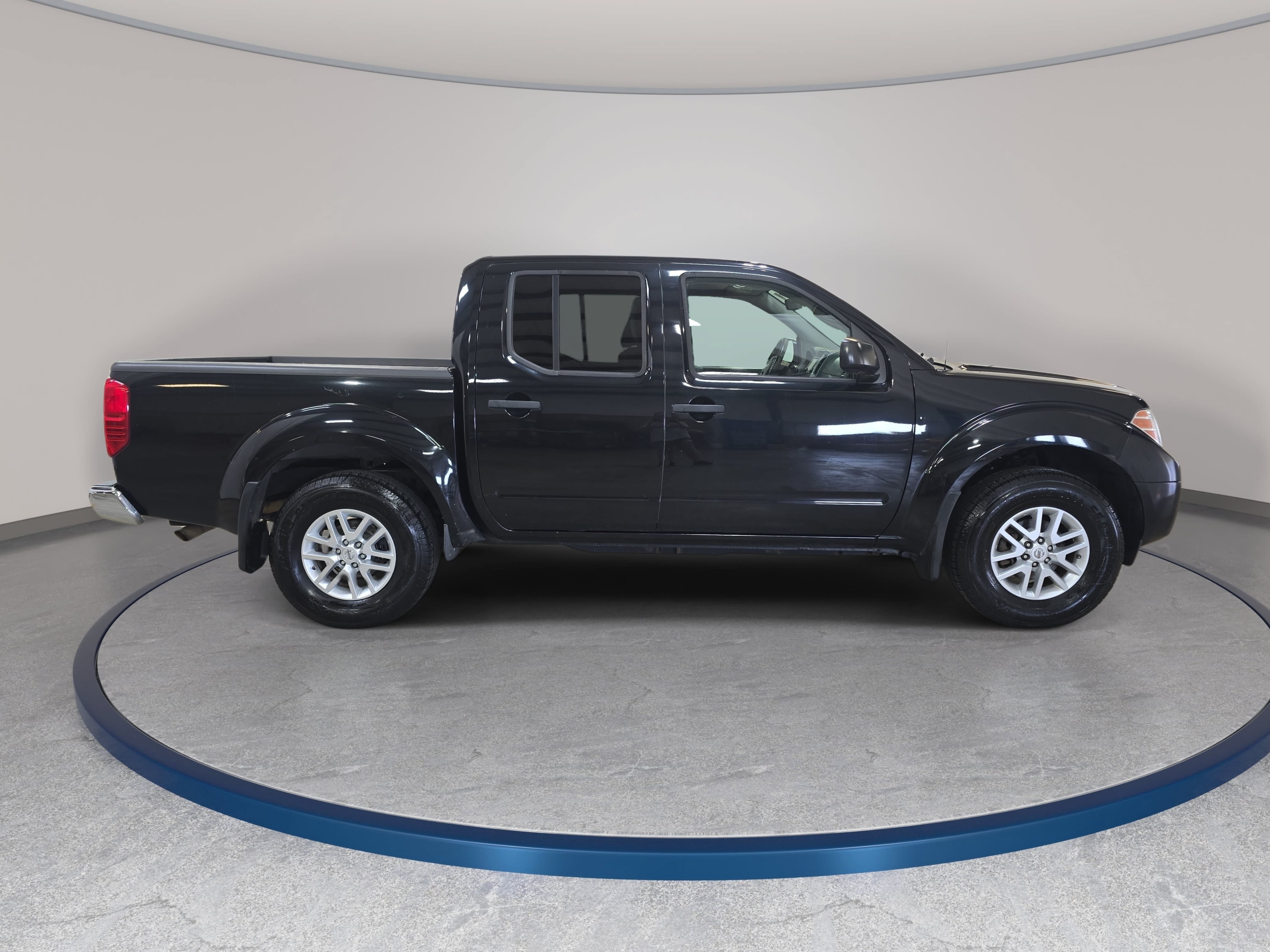 Used 2018 Nissan Frontier SV AWD/4WD image 5