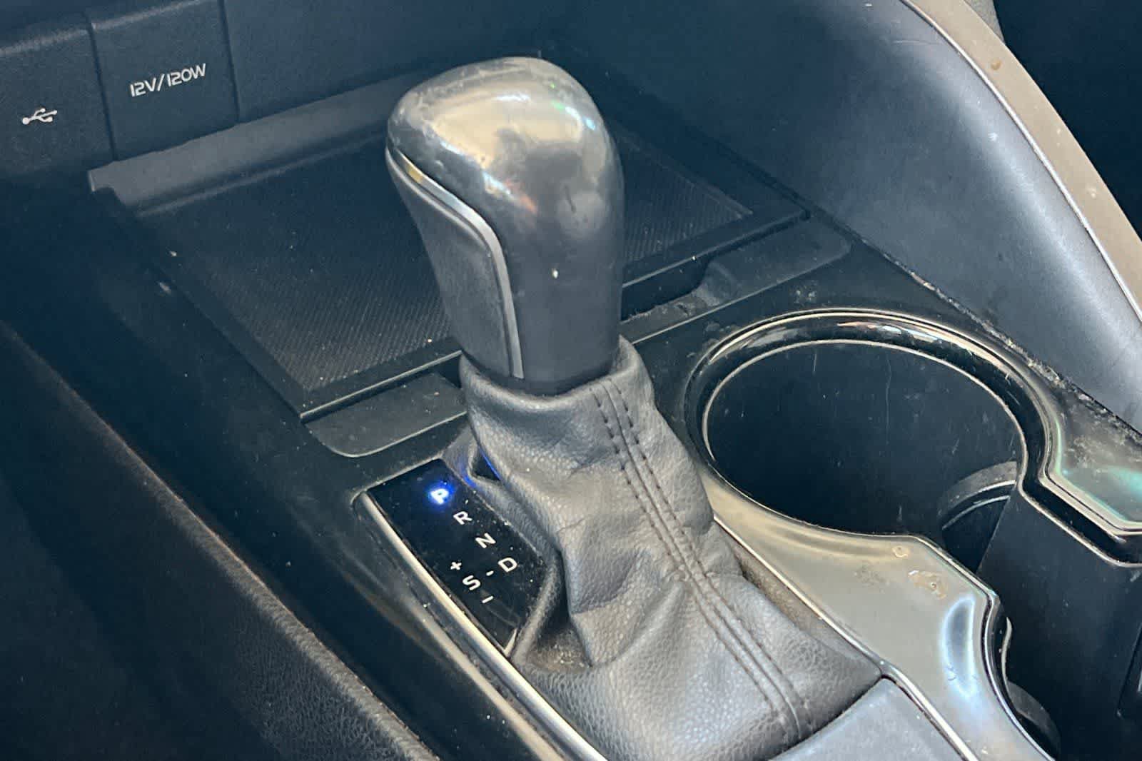 Used 2020 Toyota Camry SE w/ Carpet Mat Package FWD image 22