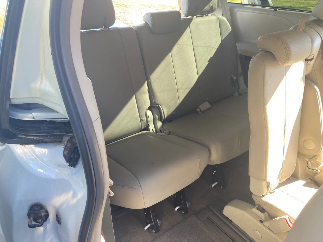 Used 2016 Toyota Sienna image 6