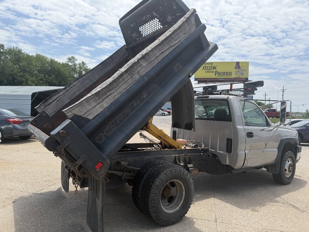 Used 2005 Chevrolet Silverado 3500 4x4 Regular Cab image 16