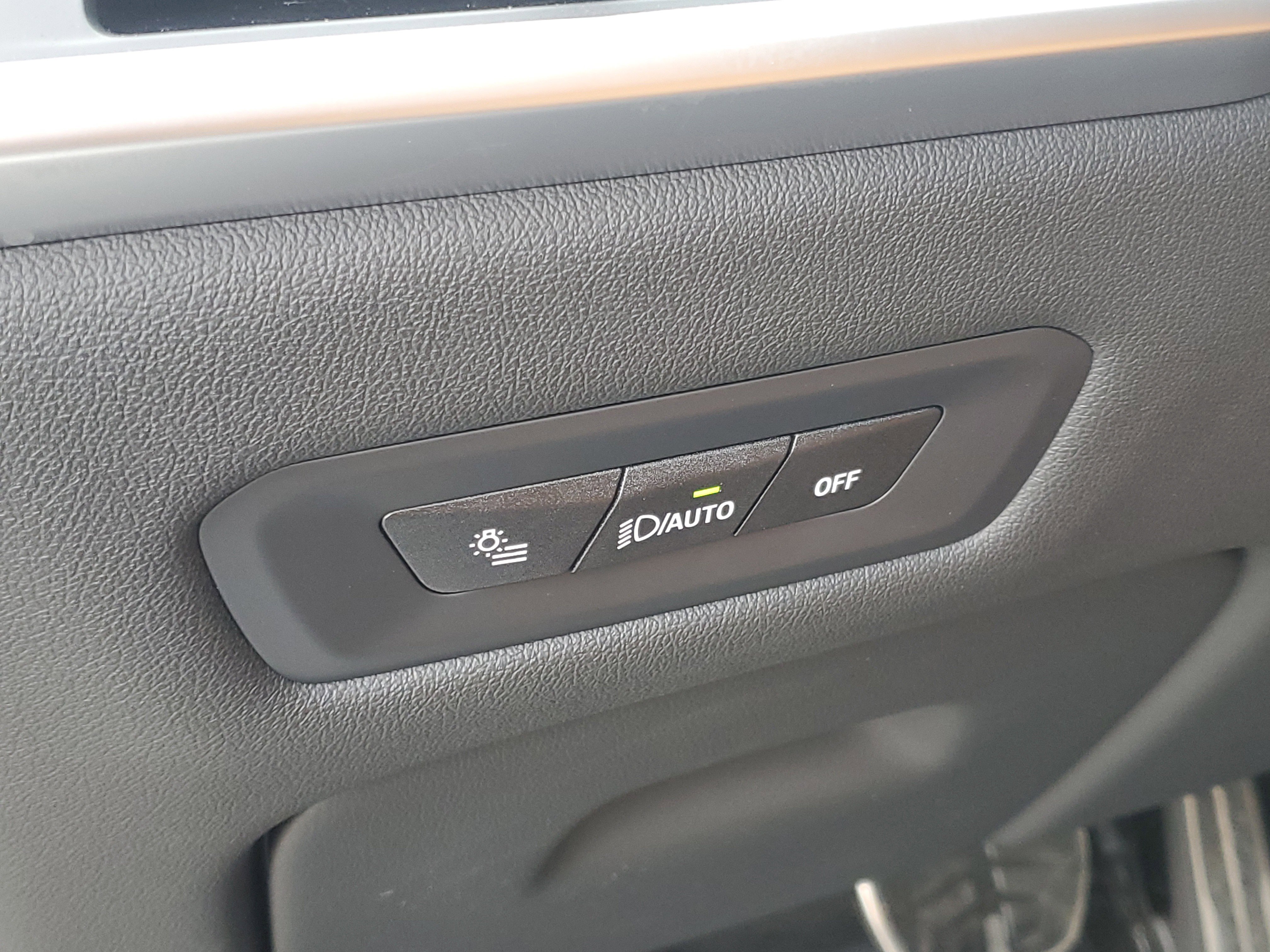 Certified 2026 BMW X6 xDrive40i w/ Climate Comfort Package AWD/4WD image 11