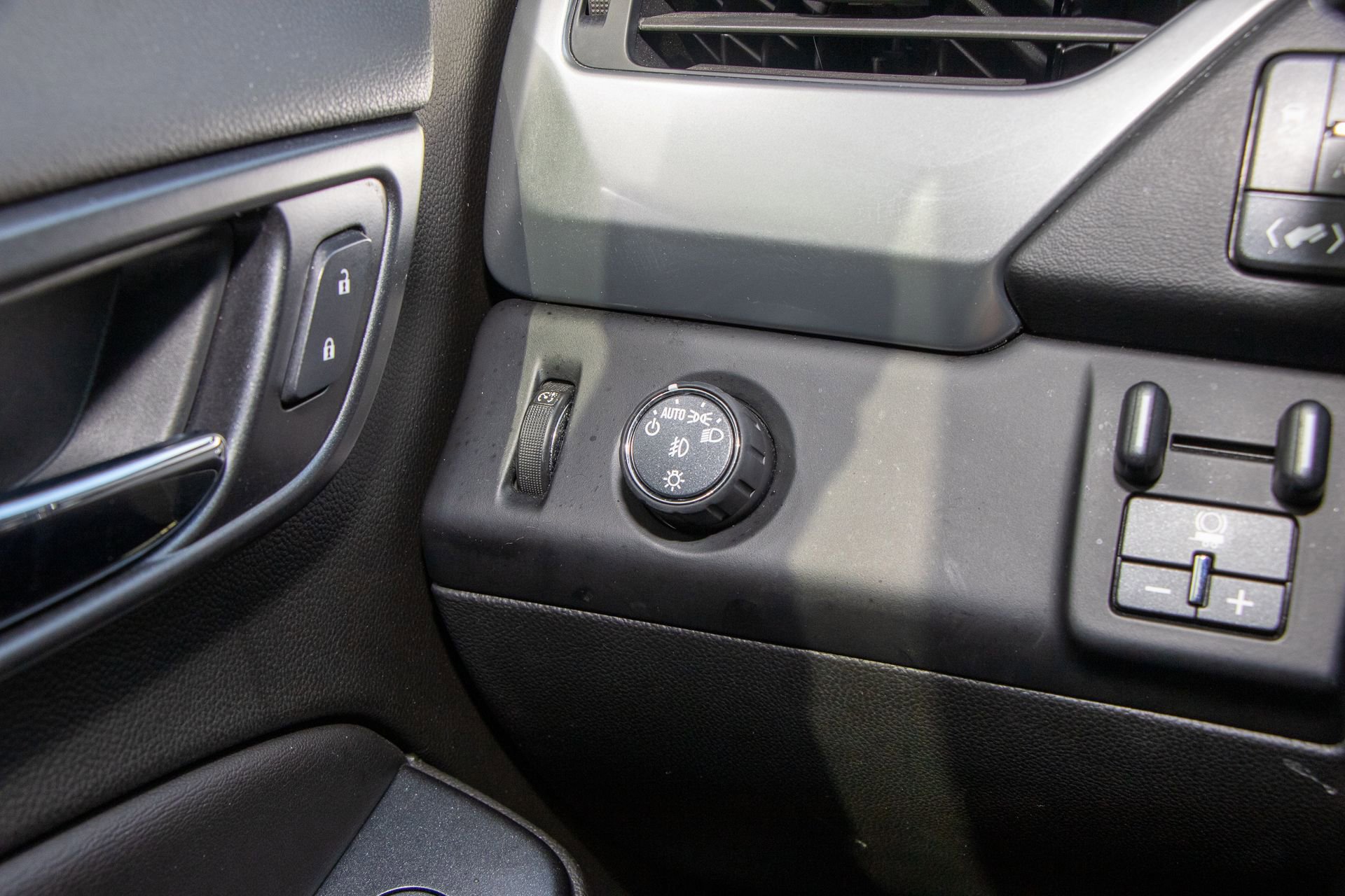 Used 2019 Chevrolet Suburban Premier w/ RST 6.2L Performance Edition image 26