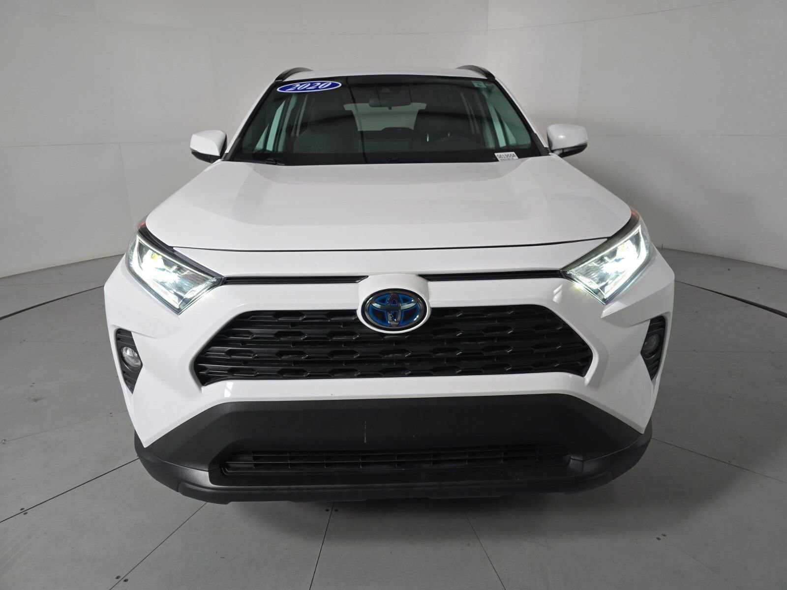 Used 2020 Toyota RAV4 XLE w/ Carpet Mat Package image 8