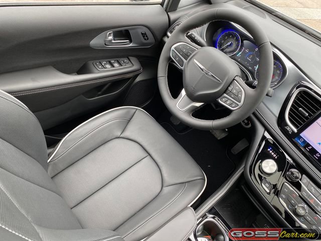 New 2026 Chrysler Pacifica Limited image 23