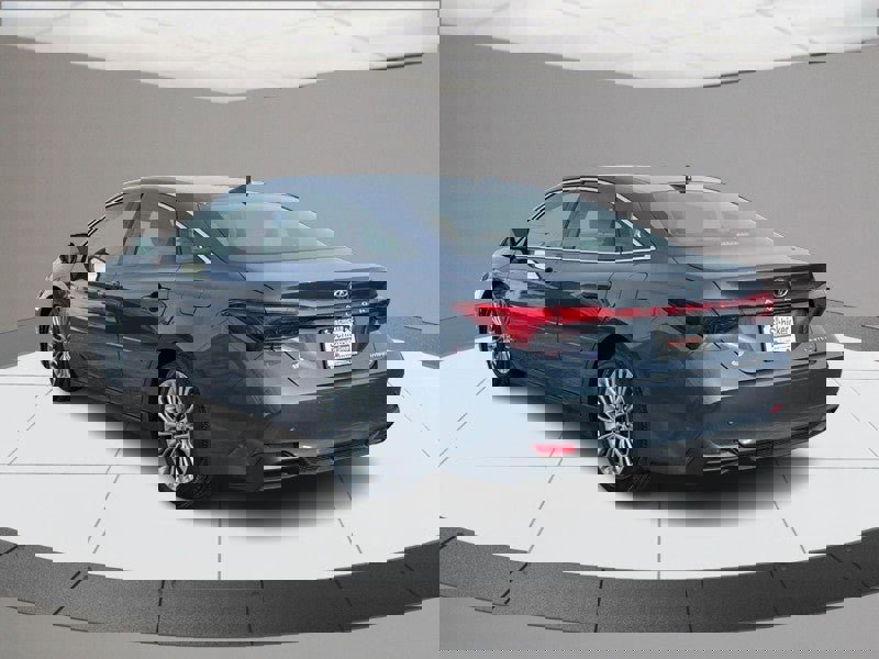 Used 2019 Toyota Avalon Limited w/ Advanced Safety Package image 4