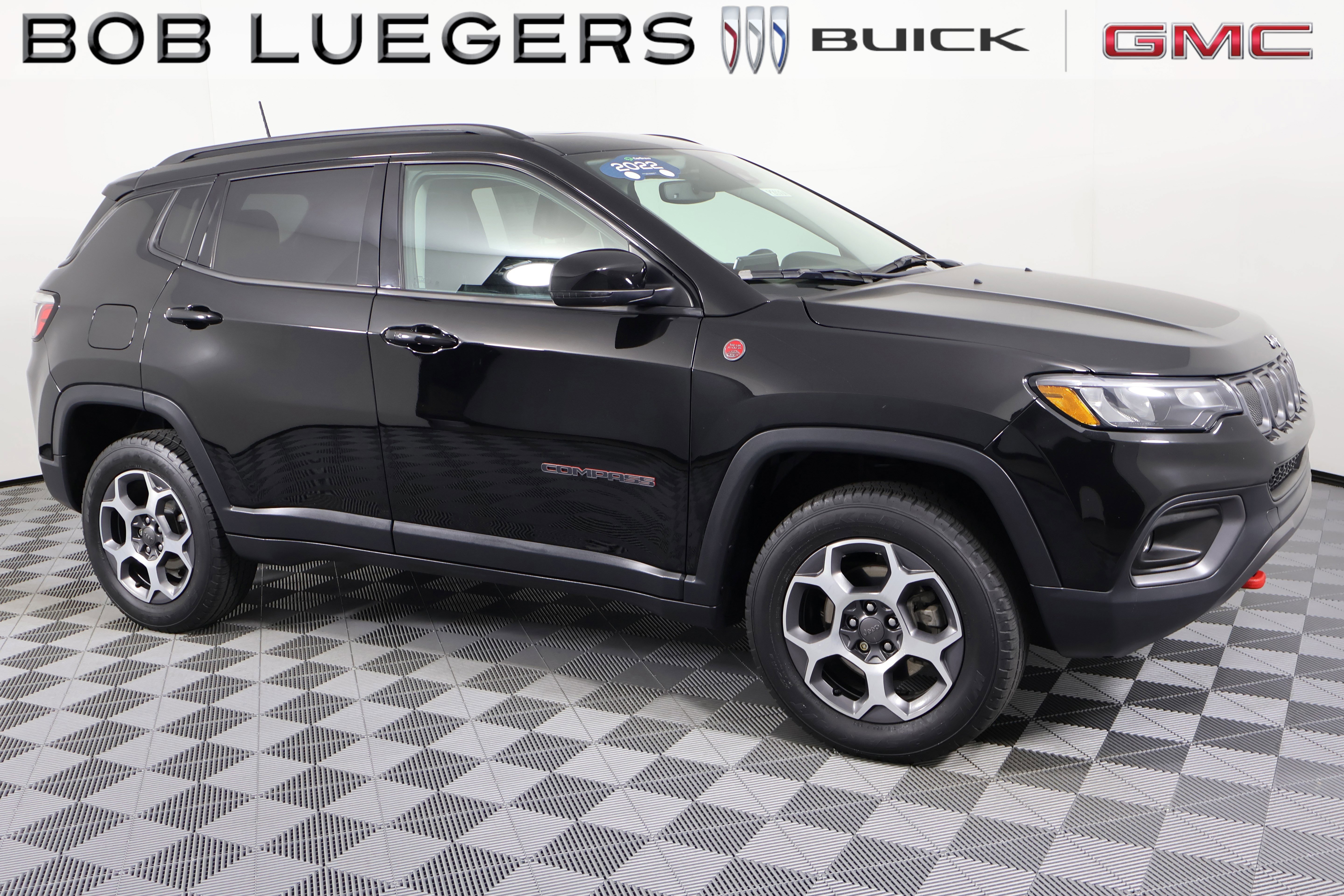 Used 2022 Jeep Compass Trailhawk w/ Sun and Sound Group AWD/4WD image 2