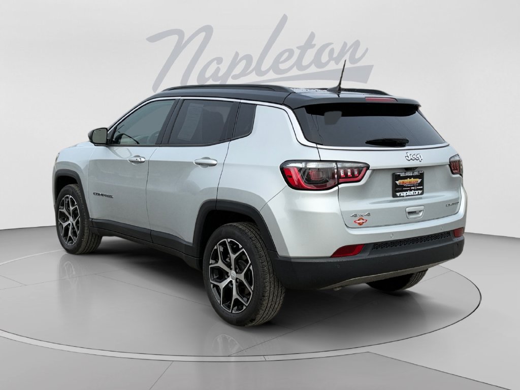Used 2024 Jeep Compass Limited AWD/4WD image 3