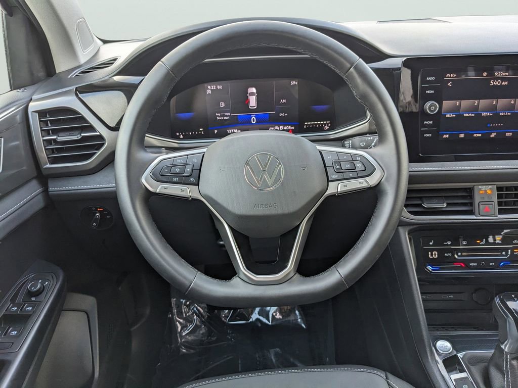 Certified 2025 Volkswagen Taos SE AWD/4WD image 16