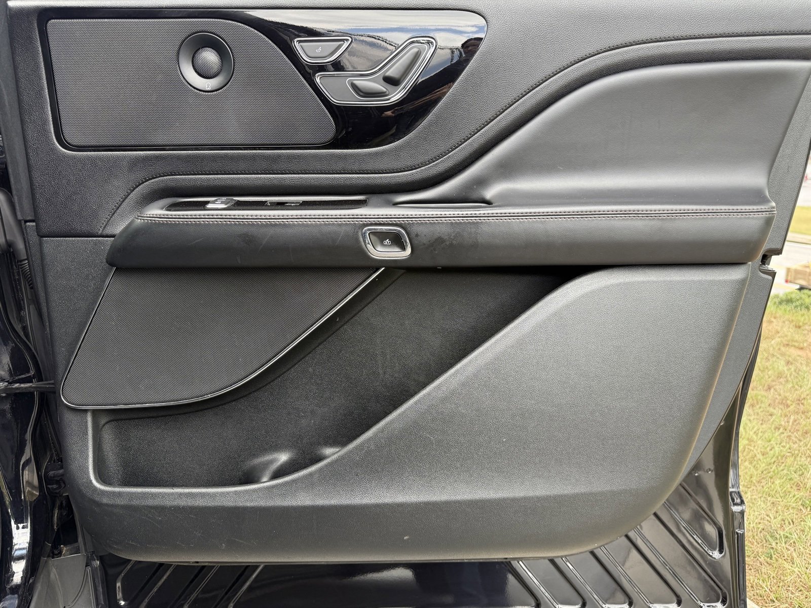 Used 2020 Lincoln Aviator Reserve w/ Elements Package Plus image 46