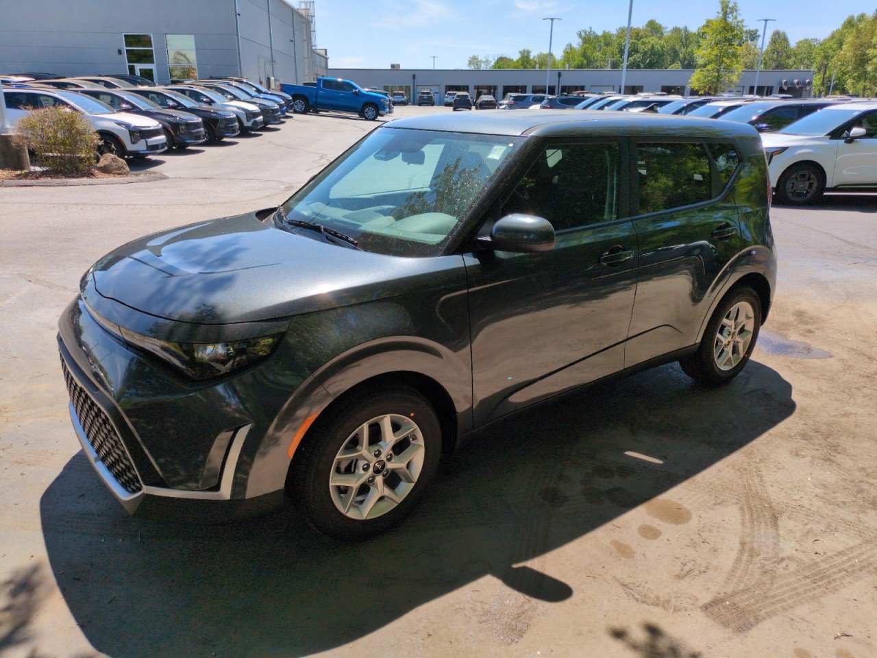 New 2025 Kia Soul LX w/ LX Technology Package FWD image 3