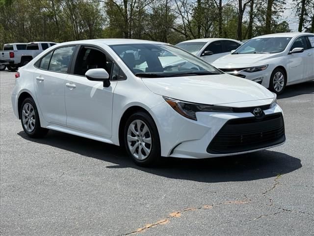Used 2023 Toyota Corolla LE image 2
