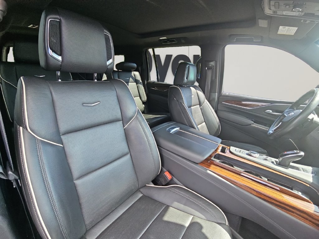 Used 2022 Cadillac Escalade ESV Premium Luxury AWD/4WD image 16