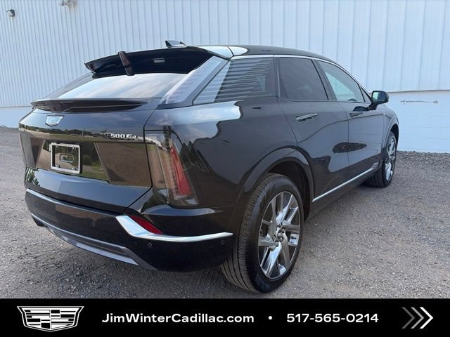 Certified 2025 Cadillac Optiq Luxury 2 w/ LPO, Floor Liner Package AWD/4WD image 8