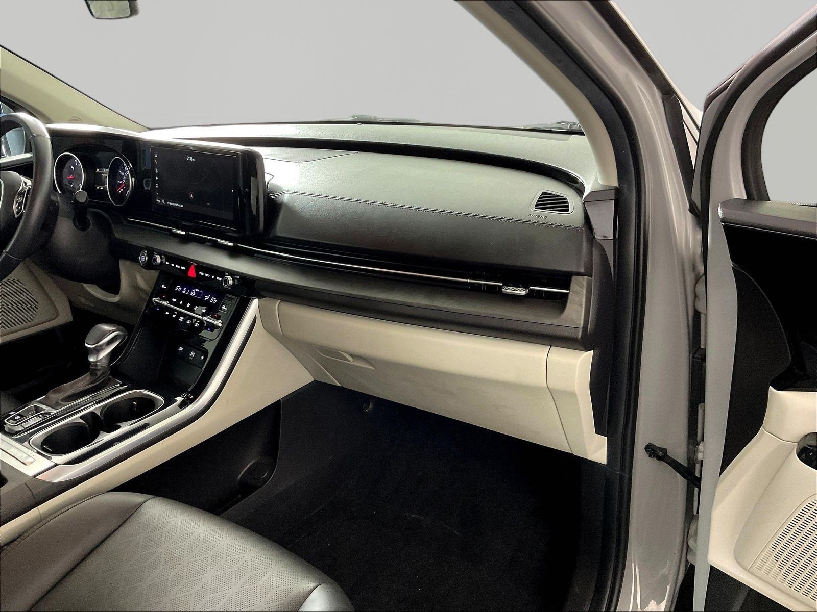 Used 2023 Kia Carnival EX FWD image 27