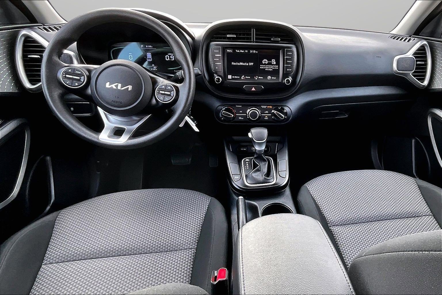 Used 2024 Kia Soul LX w/ Option Group 015 FWD image 13