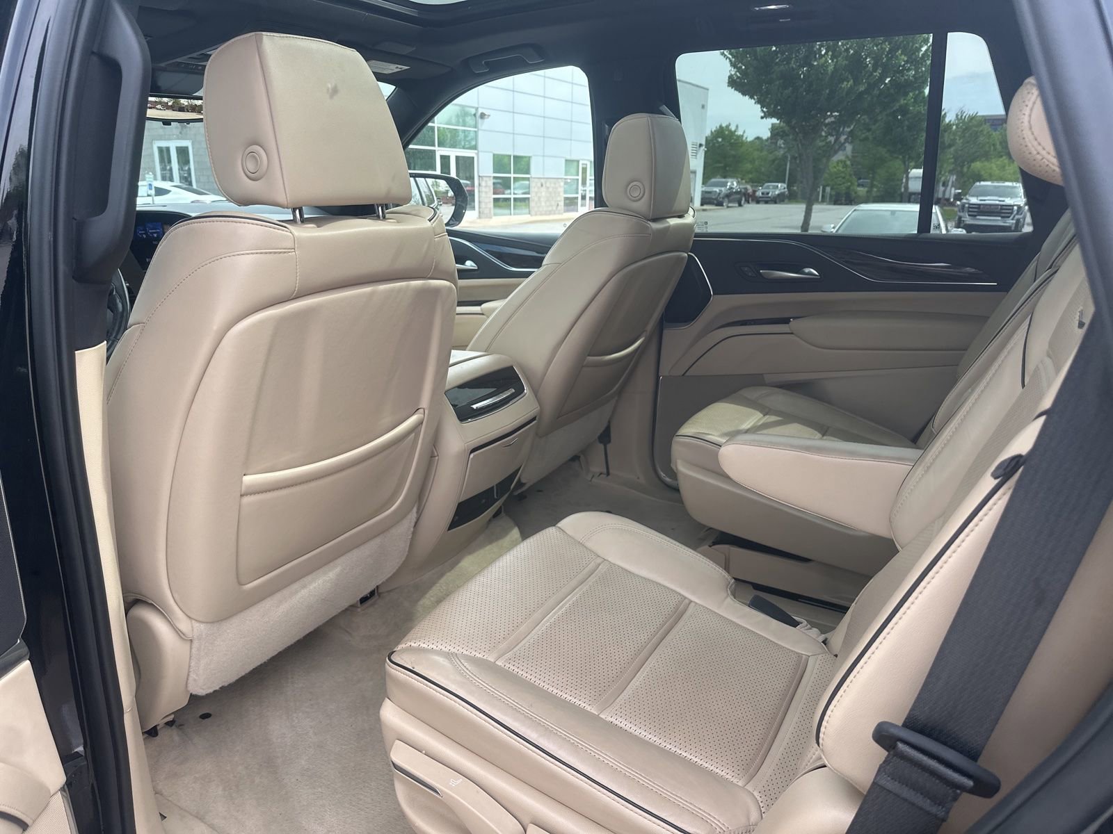 Used 2023 Cadillac Escalade Premium Luxury w/ Performance Package image 12