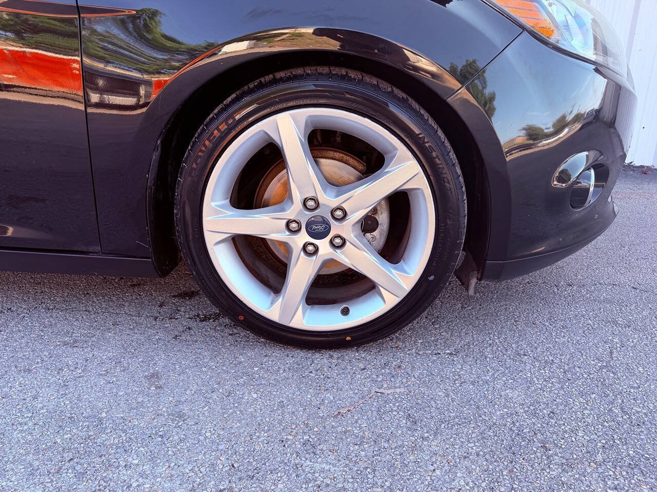 Used 2012 Ford Focus Titanium FWD image 37