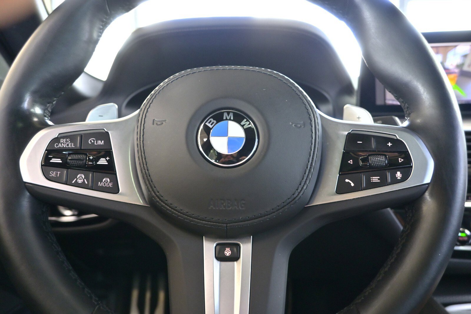 Used 2023 BMW M550i xDrive w/ Executive Package image 19