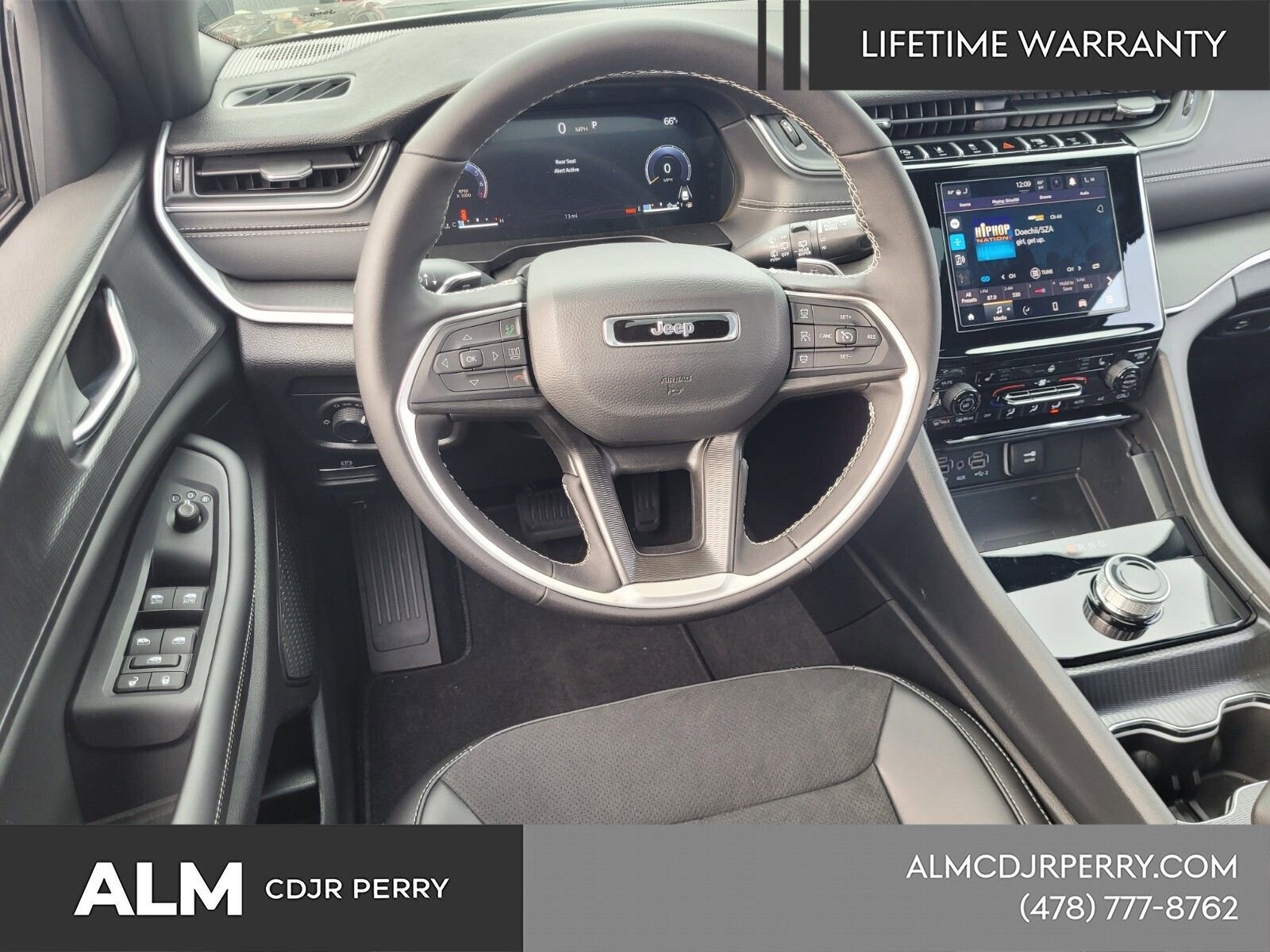 New 2025 Jeep Grand Cherokee Altitude image 8