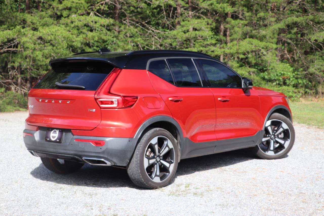 Used 2019 Volvo XC40 T4 R-Design FWD image 3