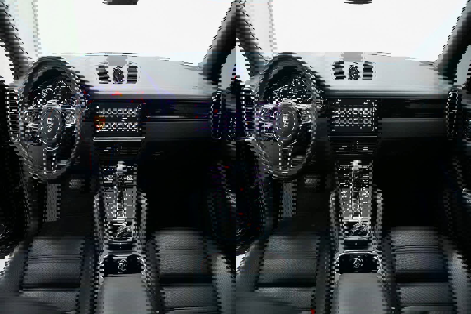 Certified 2023 Porsche Cayenne Platinum Edition w/ Assistance Package image 13