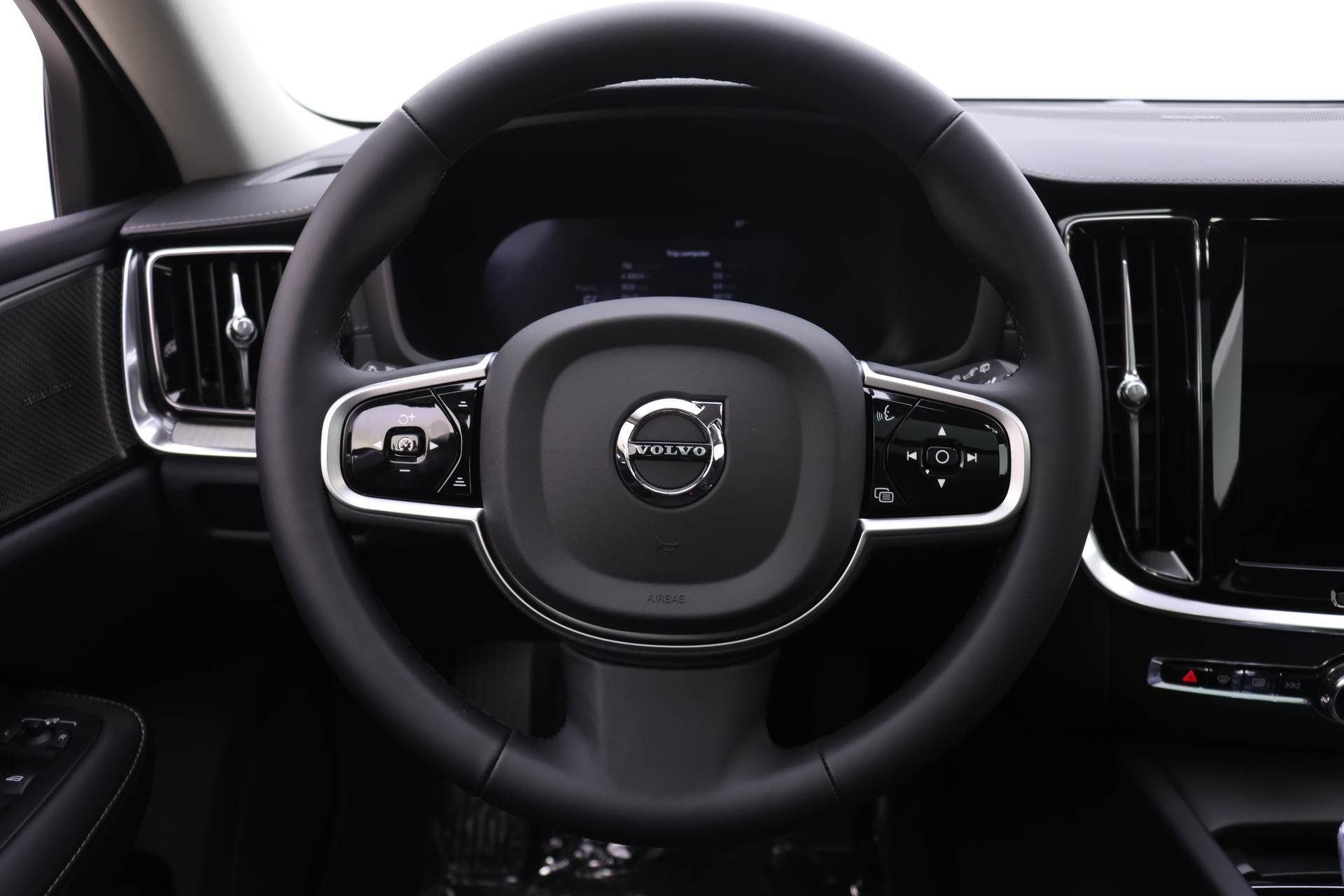 Used 2026 Volvo V60 B5 Cross Country Ultra w/ Protection Package Premier image 11