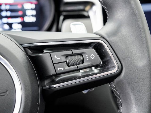 Used 2023 Porsche Macan Turbo image 15