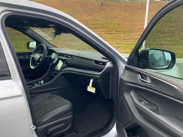 New 2025 Jeep Grand Cherokee L Altitude image 27