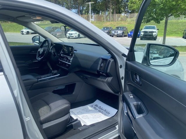 Certified 2024 Nissan Pathfinder SV image 27