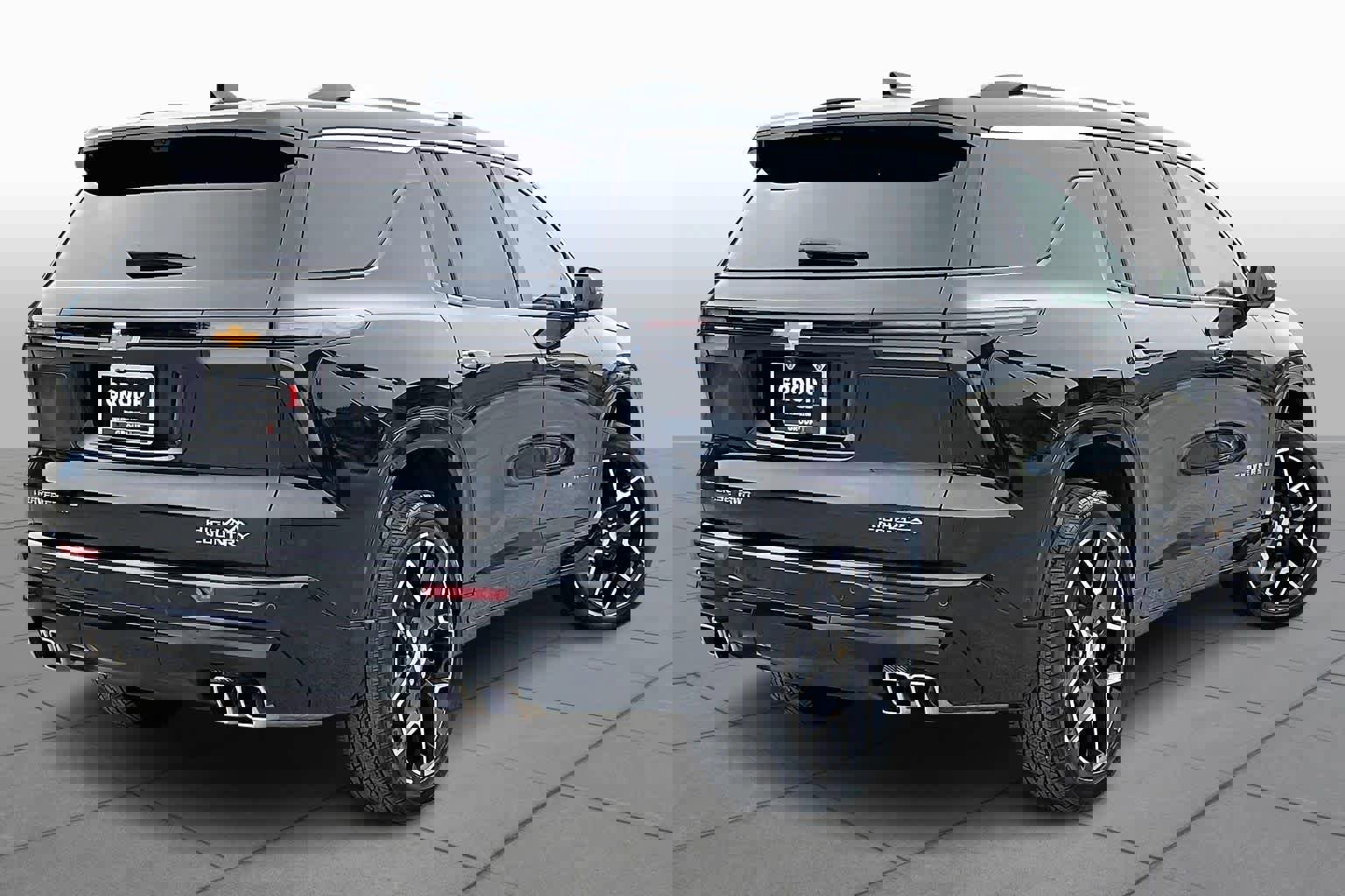 Used 2025 Chevrolet Traverse High Country image 13