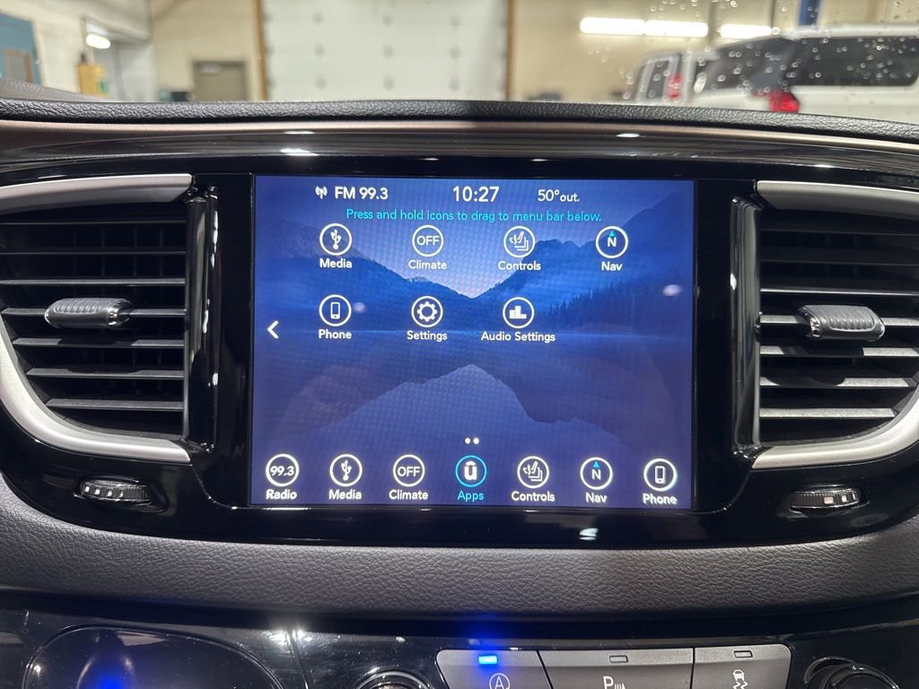 Used 2018 Chrysler Pacifica Touring-L image 23