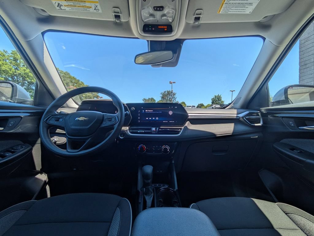 Used 2025 Chevrolet TrailBlazer LT AWD/4WD image 25