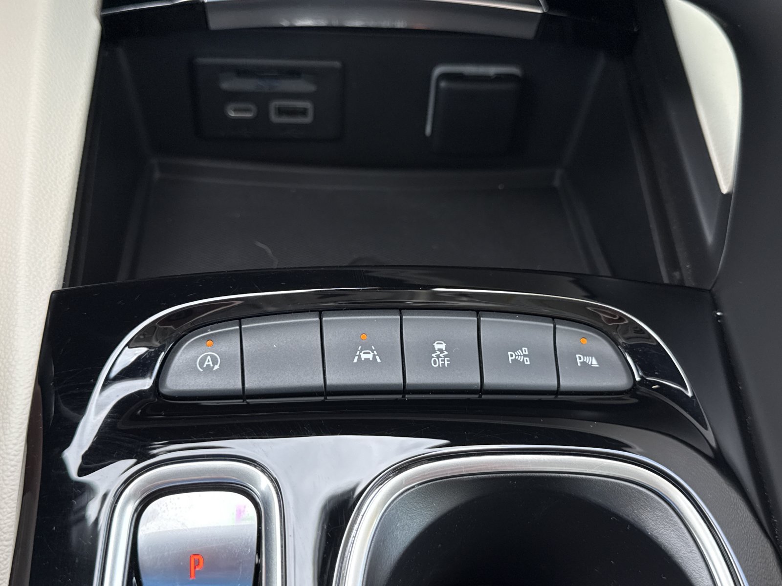 Used 2022 Buick Envision Avenir w/ Technology Package II FWD image 23