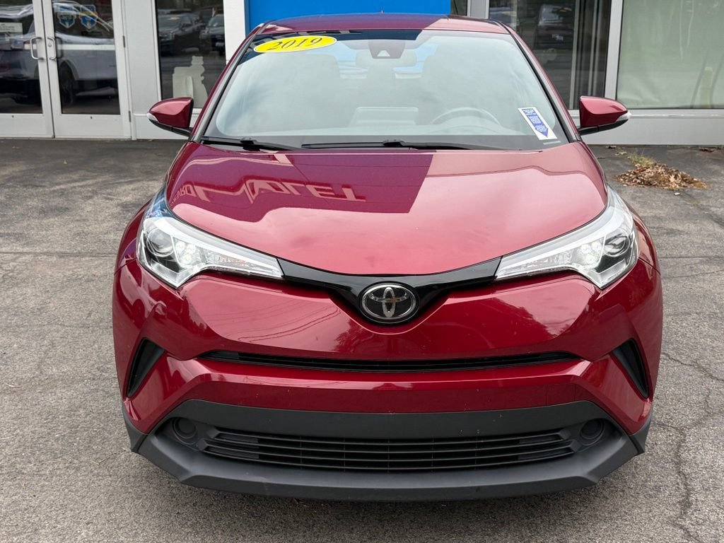 Used 2019 Toyota C-HR XLE FWD image 2