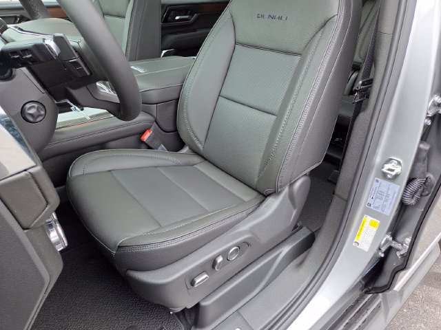 New 2026 GMC Yukon Denali w/ Advanced Technology Package AWD/4WD image 29