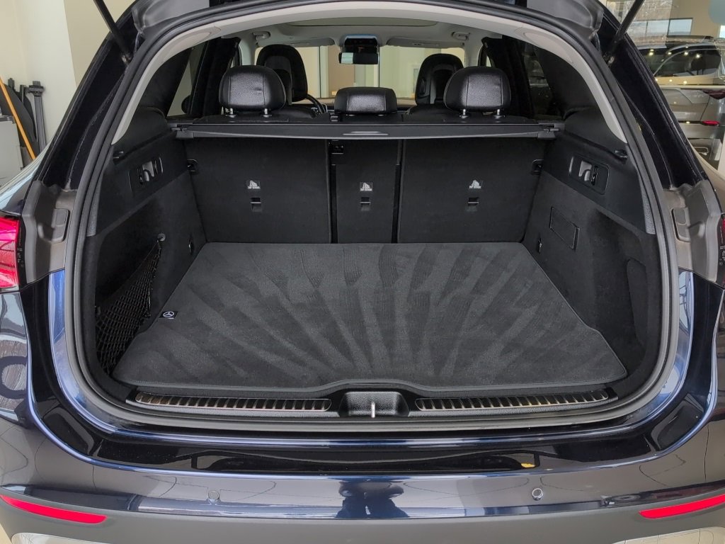 Used 2023 Mercedes-Benz GLC 300 4MATIC image 37