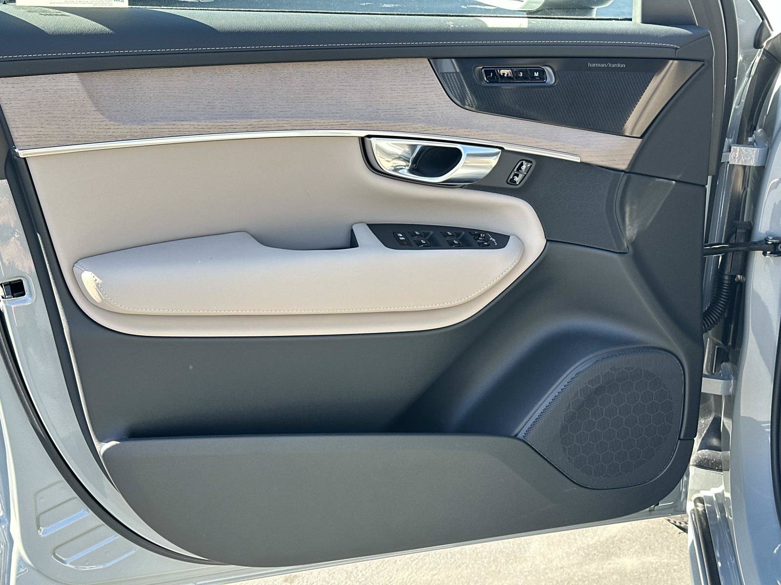 New 2026 Volvo XC90 T8 Plus AWD/4WD image 11