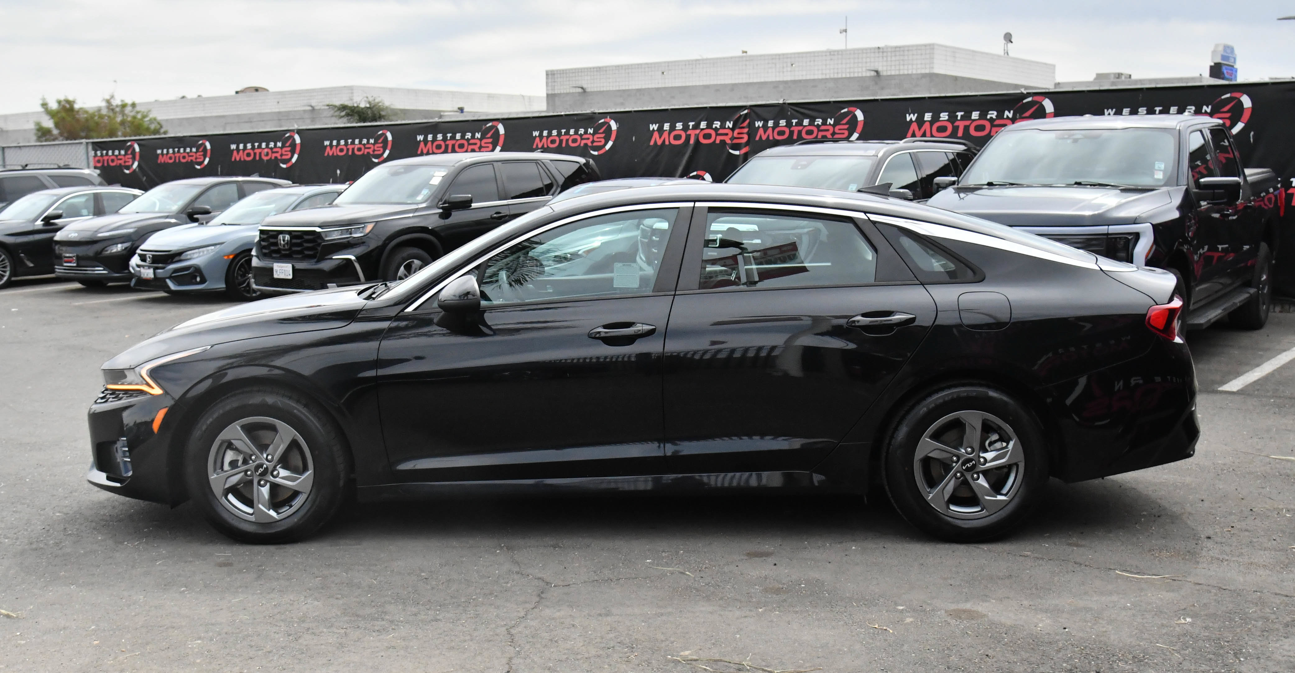Used 2023 Kia K5 LXS FWD image 4
