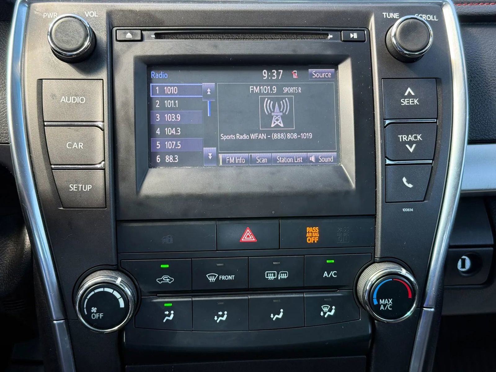 Used 2017 Toyota Camry SE FWD image 31