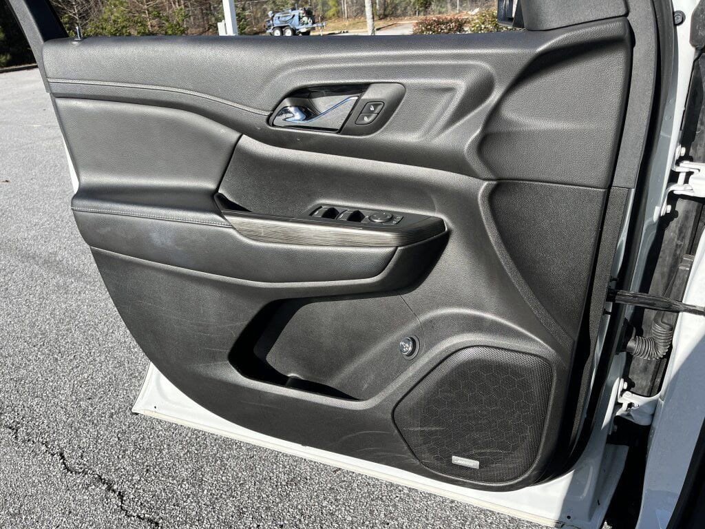 Used 2023 GMC Acadia SLT image 14